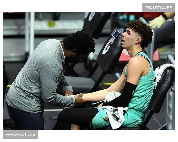 拉梅尔鲍尔与三球兄弟的成长轨迹与篮球传奇背后的家族故事